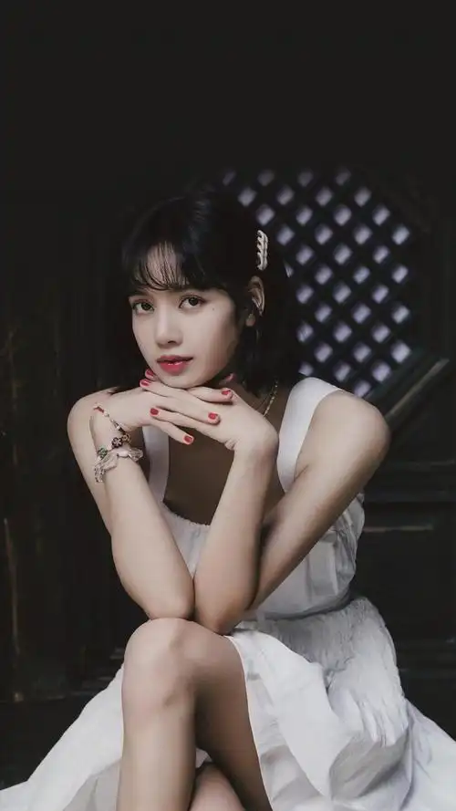 lisa性感白色吊带连衣裙迷人写真,高清图片,女生-纯色壁纸