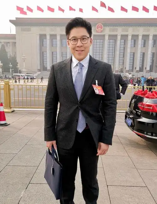 霍启刚:豪门第三代的翘楚,香港年轻人的榜样,或许问鼎香港