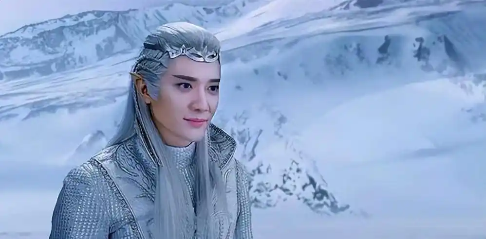 第七位:焦恩俊焦恩俊清朗的五官本就很适合古装,白发放在焦恩俊身上