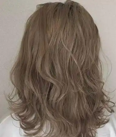 奶茶色头发怎么染1