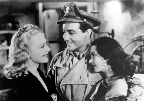 《魂断蓝桥》是一部1940年上映的美国电影,这个影片由好莱坞的传奇女