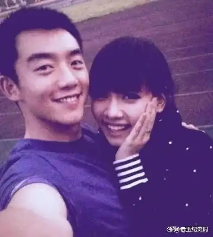 郑恺苗苗三胎满月纪念足印曝光,为了孩子,郑凯无奈放弃私人空间