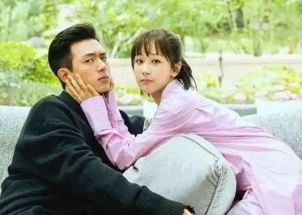 原创原创童颜夫妇合体笑容满面互送祝福这是婚礼售后吗太甜了