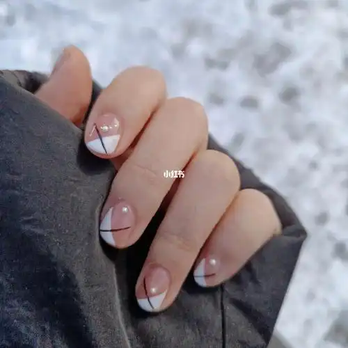 短甲美甲简约手绘线条小珍珠美甲