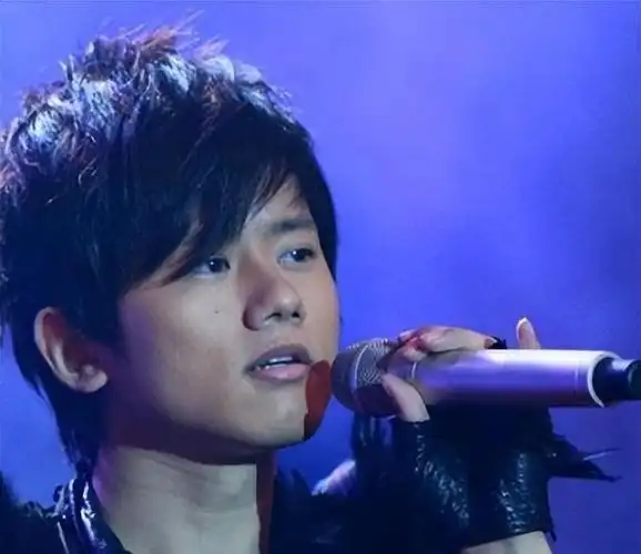 谢娜和刘烨刚刚分手不久,网友们认为即使他们有可能复合,也不应该与