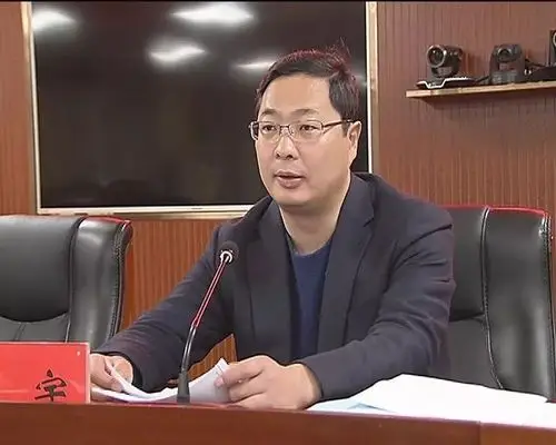 1月14日,我县召开2019年度述职评议会议,陈宇,田军威,艾长征,周庆岩