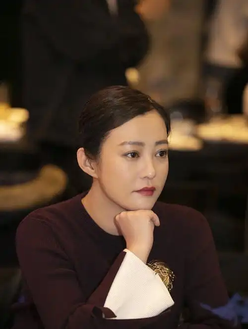 回顾郝蕾两婚两离独自带双胞胎儿子生活43岁才跟父亲和解