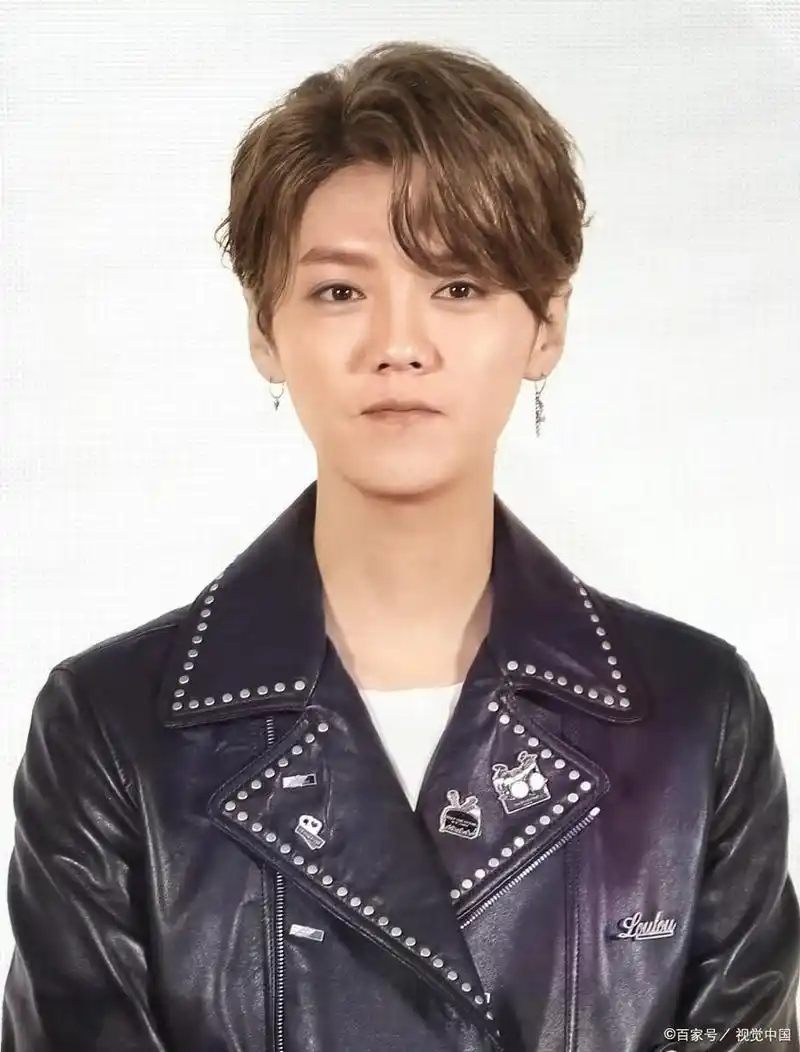 鹿晗的活动图一直都很高!但是男生戴耳环真的好看吗?你对此怎么看!