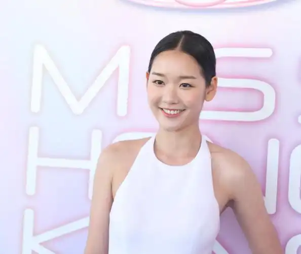 中德混血儿jasmine,v领出战!