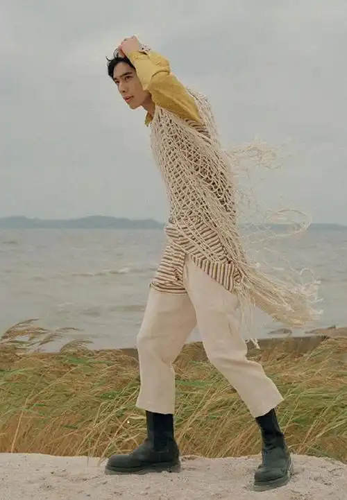 因下一站是幸福走红的宋威龙穿搭潮流又帅气妥妥的长腿大帅哥