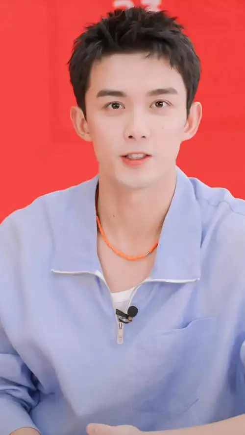 甜美又臭屁的小可爱    #吴磊