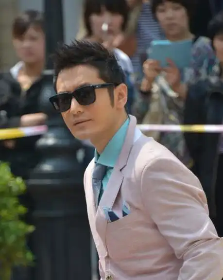 14岁就"嫩模"出道,20年成为"顶流",你们都看错了baby