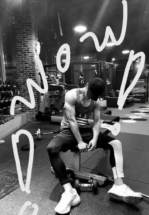 彭于晏接班人出浴视频曝光名品腹肌馋哭全网