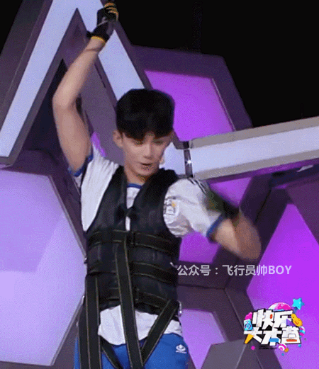 吴磊弟弟真的长大了他上综艺吊威亚瞬间尴尬了