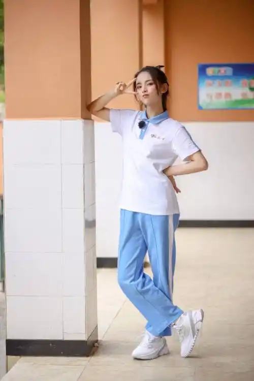 杨超越真是"少女脸"?