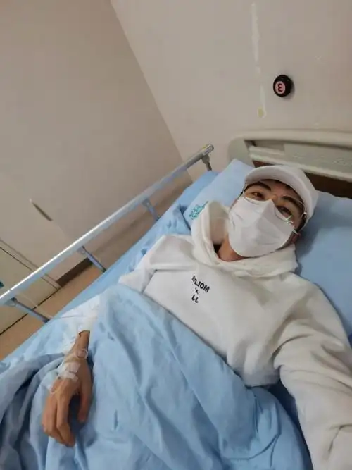 除了陈学冬,昨晚王俊凯也发生了身体不适,凌晨工作室透露,王俊凯在