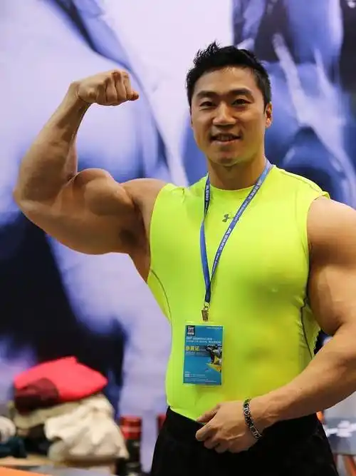 黄晓明,古天乐的胸肌为何都曾"乳化"?