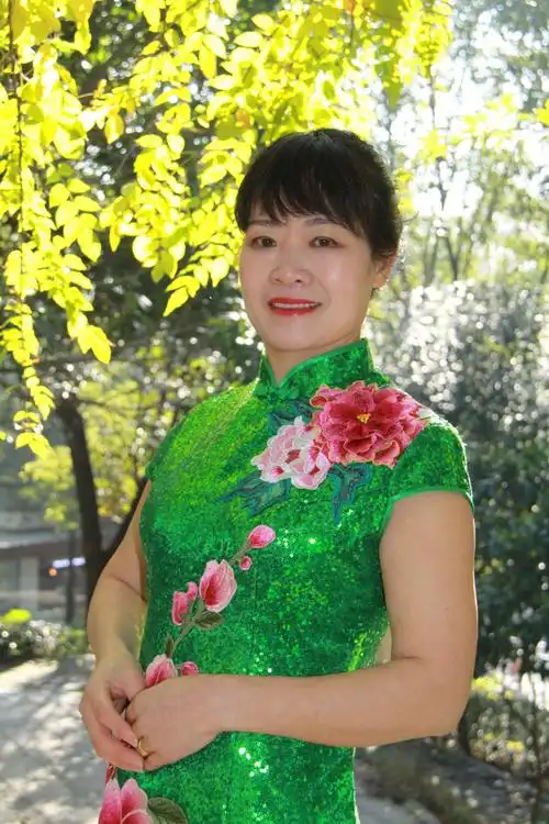 老年大学旗袍美女展风采 - 美篇