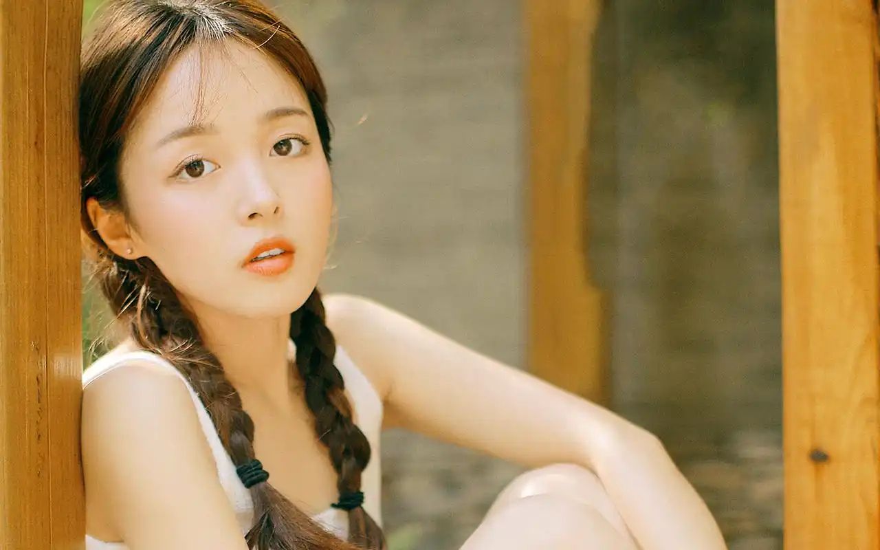 清新性感美女唯美写真高清图片桌面壁纸