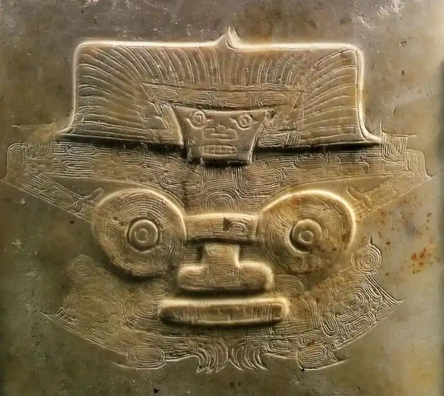 国宝:5000年前的玉琮王神人兽面像  1毫米的位置,竟然能刻上4一5根