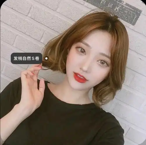 问题短发蓬松烫美到室息的短发发型#这款短卷发的优点是:超级显发量多