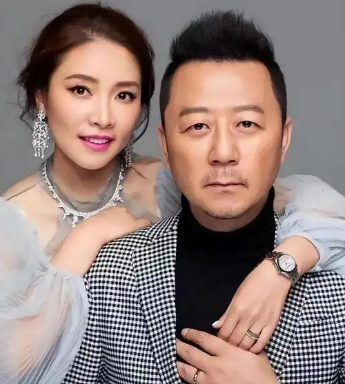 娶小15岁老婆,爱情家庭双丰收,郭涛却因"一本书"形象尽失