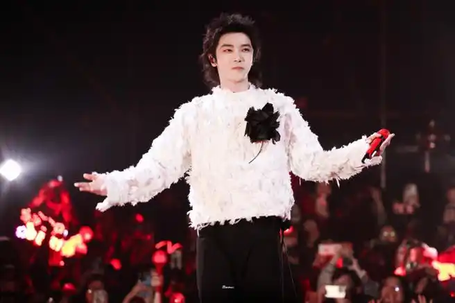 华晨宇加盟季风音乐会##华晨宇2024向阳而生##华晨宇2024火星演唱会