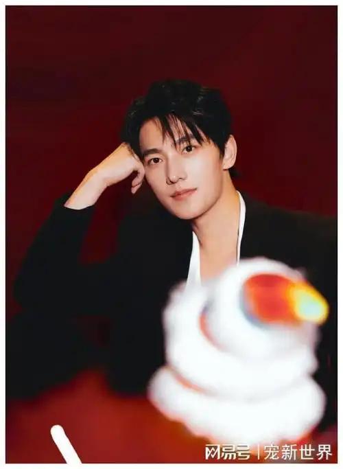 第9名杨洋巴黎时装周也是帅到爆棚啊,问鼎第一,王一博聚合都是代言高