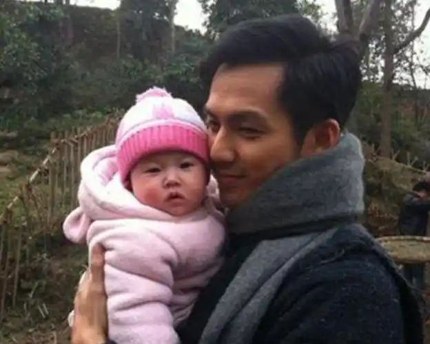 女儿都几岁了还不公开结婚消息钟汉良妻子藏得太深