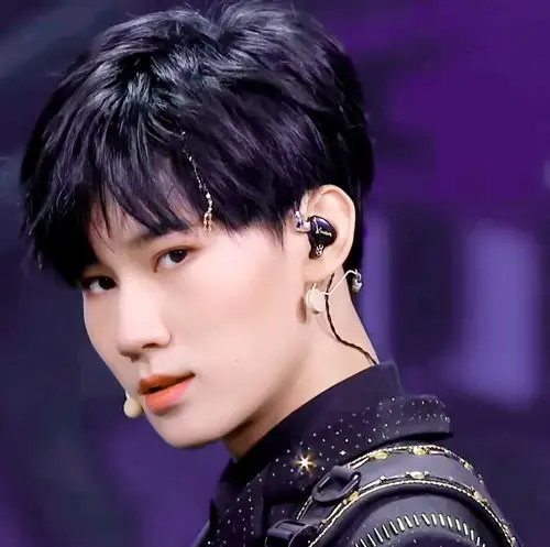 时代少年团团头.