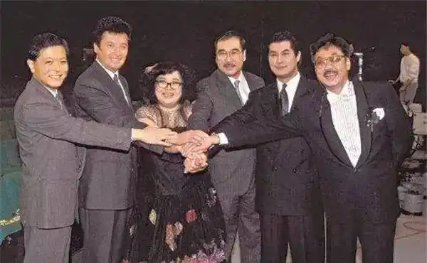 邓光荣:曾怒斥郑少秋,干女儿嫁张学友,当红时周润发演他小弟_电影