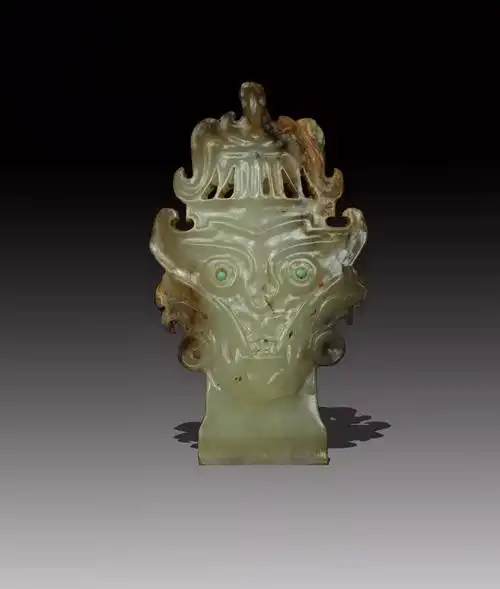 文化)湖北省天门石家河遗址出土玉人面佩(石家河文化)在上古蛮荒时代