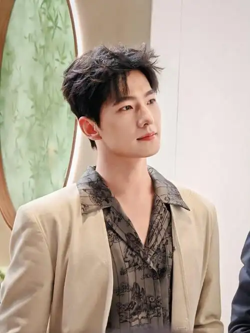 杨洋也没什么特别的,就硬帅  #杨洋