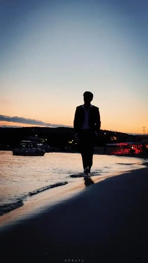 海边 西装 落日余晖 好浪漫啊🌇🌊撒丁岛电子pb