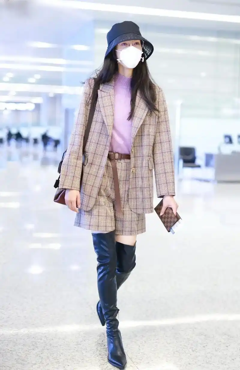 韩雪衣服品味了得!穿针织开衫搭配黑子长裤走机场,简约清爽