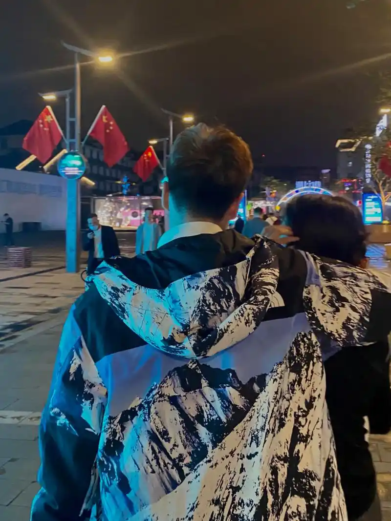 情侣合照|逛街背影随手拍91 99太喜欢这组照片了在这夸爆摄影师!