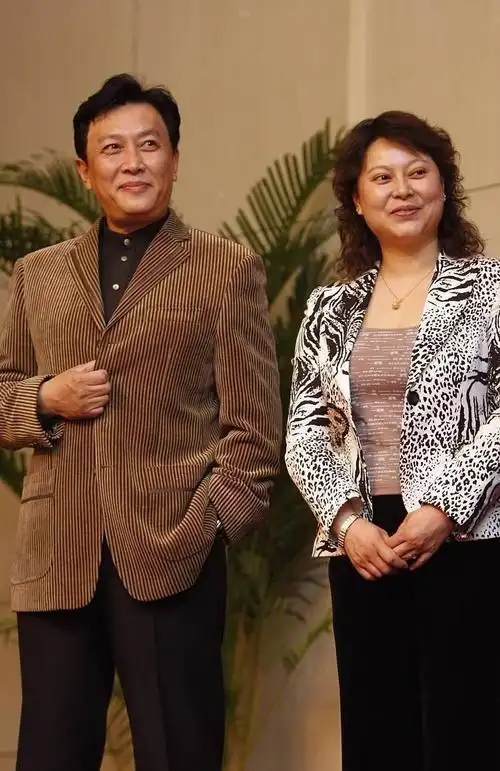 回顾唐国强的女儿唐亮生母悲情早逝她在泪水中理解父亲和继母