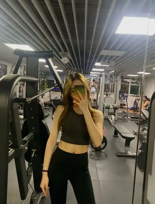 图三是我的新微信头像,可爱吗#见人不如健身 #头像  #美女  #帅哥