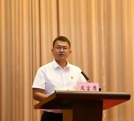 杨洪旭从动不起来到停不下来打造绿美马关的坡脚名片