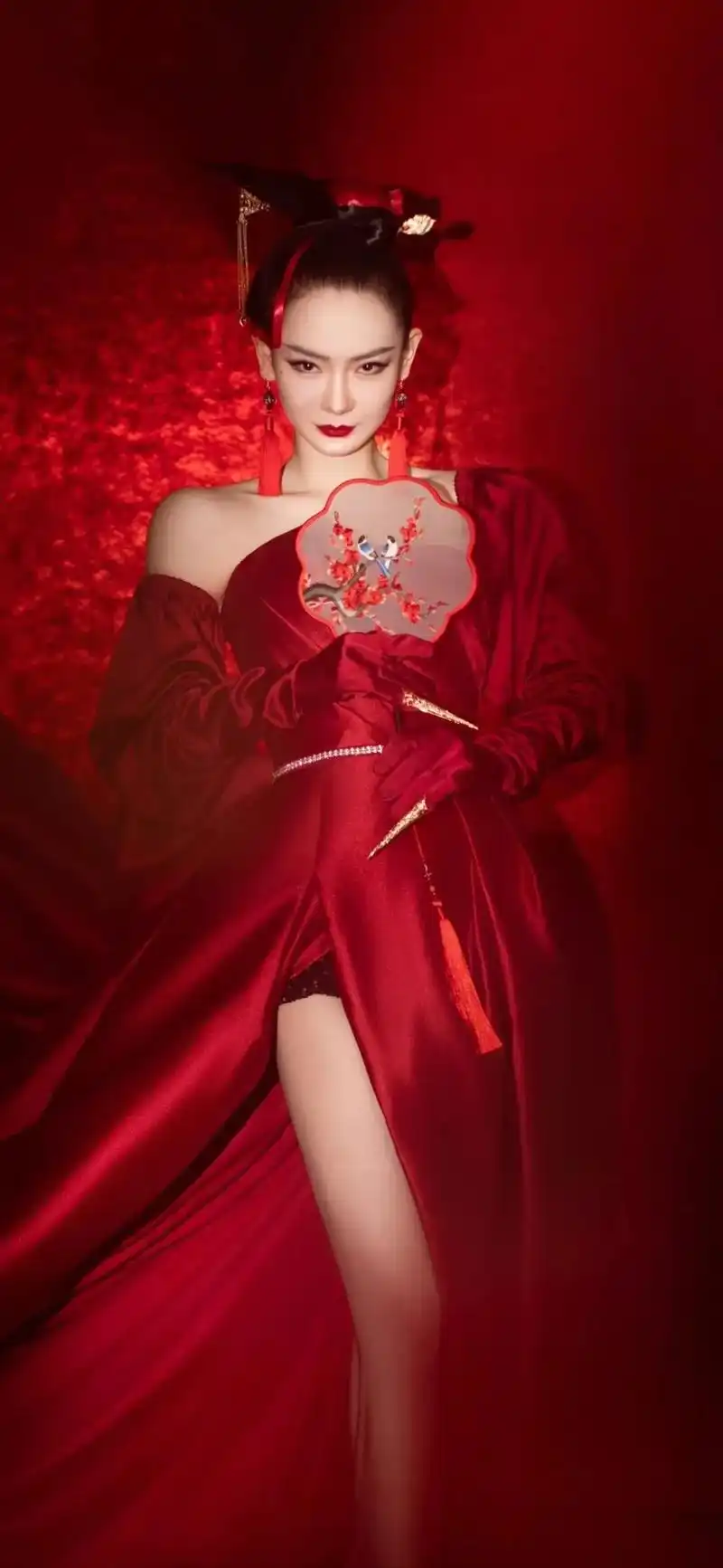 戚薇壁纸,一位才貌俱佳的的女演员