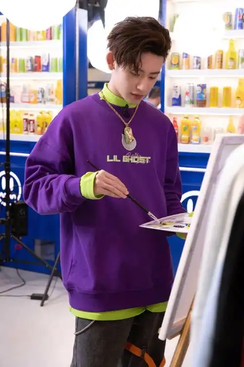 小鬼双11探店活动照官方视角出炉 收获一枚葡萄紫配荧光绿的小甜豆