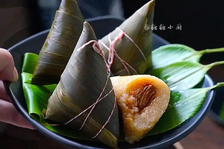 原创端午节将至,来跟老爸学包粽子,自己包更划算,软糯咸香,真好吃