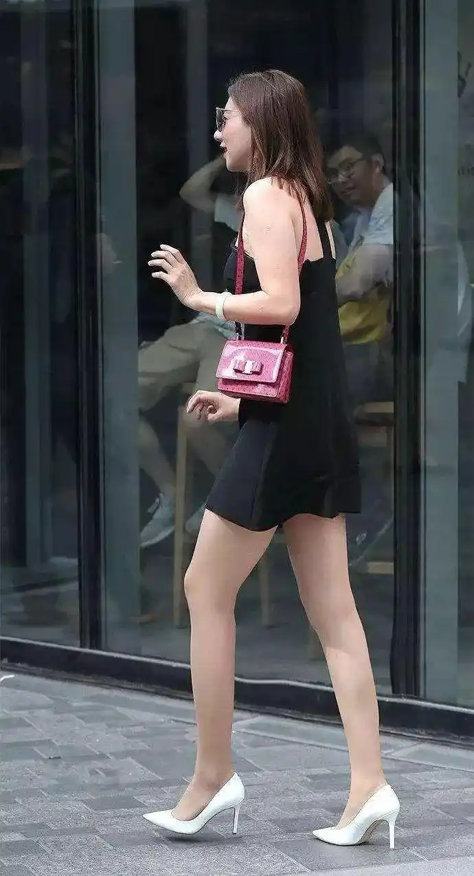 尖头高跟鞋搭配裙子,让你优雅又迷人