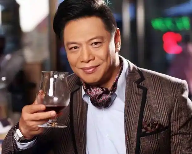 原创61岁李健仁再演如花穿婚纱露面韵味不减中风三年暴瘦百斤