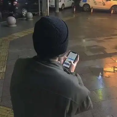 伤感男生头像落寞孤单