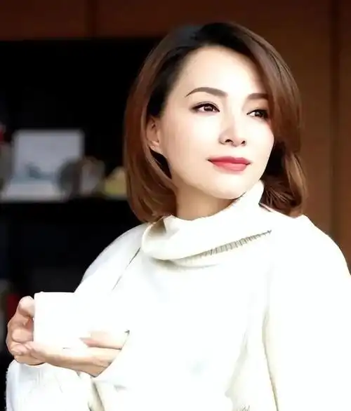 央视女神董卿霸气归来新节目再挑大梁50岁依旧稳坐一姐之位