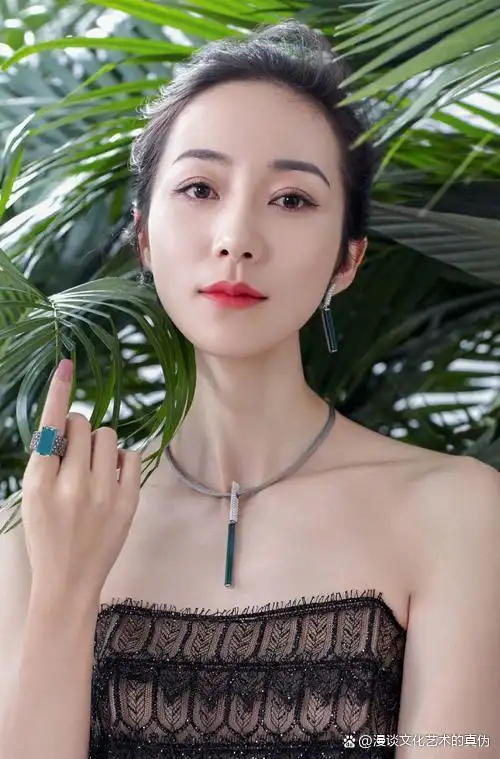 女演员韩雪在影视界有一定的知名度,虽算不是一线演员,但出镜率比较高