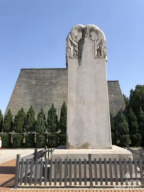 著名的武则天墓碑—无字碑.