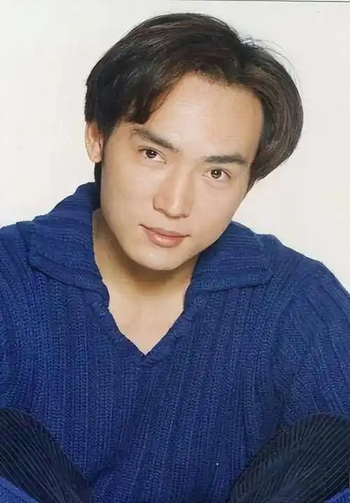 但因为家里没关系,焦恩俊还是只能演一些配角.