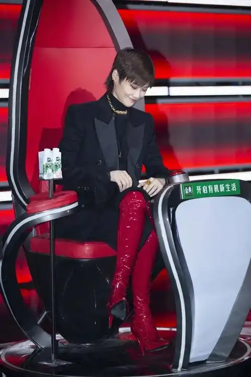 关晓彤的长靴,专治不完美腿形